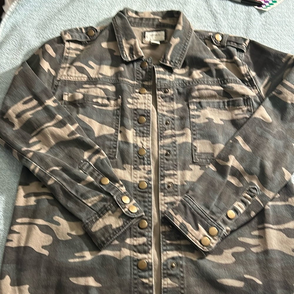 Forever 21‎ Camo Jacket Small